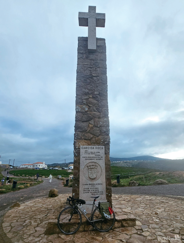 유라시아 대륙의 최서단이 호까 곶(Cabo Da Roca)도 기운이 만만찮은 곳이다.