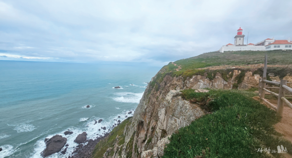 대서양을 바라보는 호까 곶의 등대