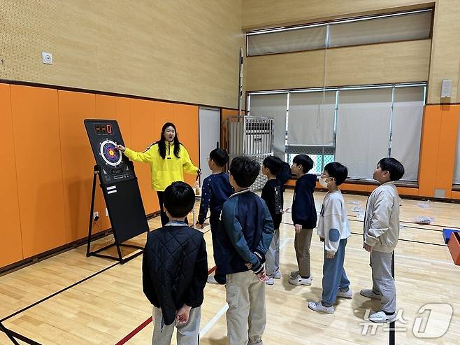 학생들이  '장애공감 배리어프리'행사에 참여하고 있다.(전남교육청 제공, 재판매 및 DB금지)/뉴스1