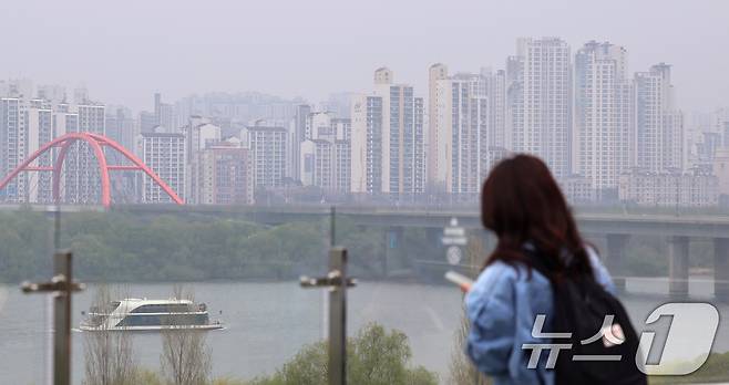 사진은 이날 서울 한강 이북지역의 한 아파트 단지. 2026.4.10 ⓒ 뉴스1 구윤성 기자
