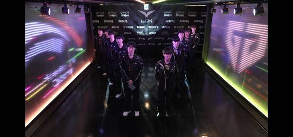 18일 서울 종로구 롤파크에서 열린 '2026 리그 오브 레전드 챔피언스 코리아(LCK)' 정규 시즌 1경기 1세트에서 한화생명e스포츠가 젠지를 상대로 먼저 승리를 가져갔다.(HLE & GEN =1:0)./사진=네이버 치지직 라이브영상 캡처