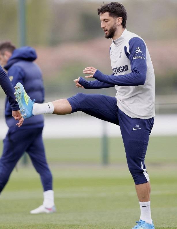 부상을 털고 돌아온 토트넘 벤탄쿠르   캡처=토트넘 구단 SNS