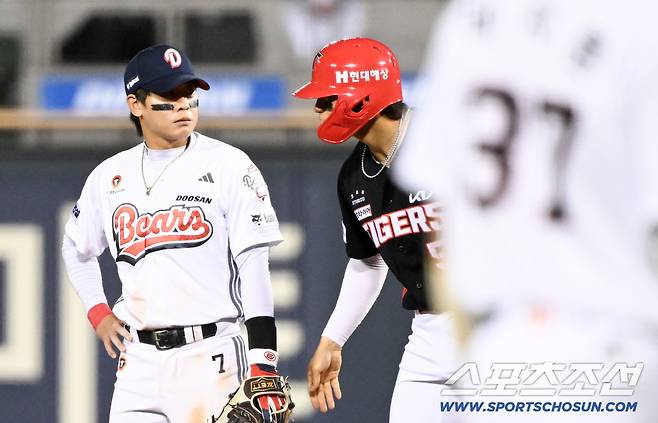 잠실에서 포효한 김도영과 눈이 마주친 유격수 박찬호.