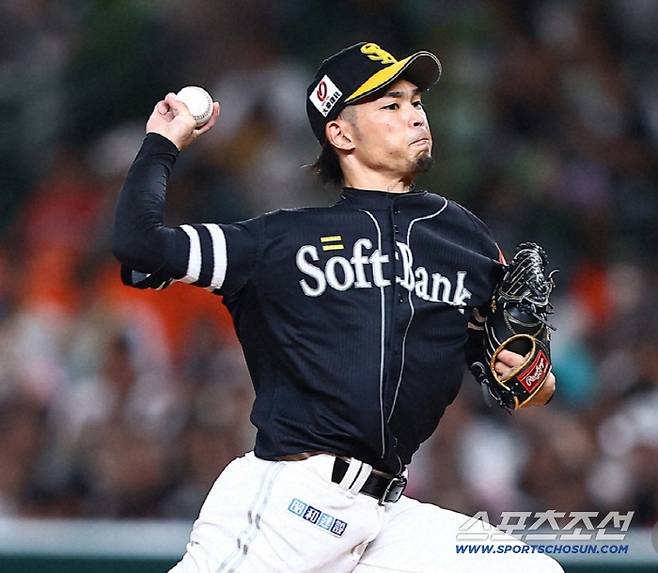 지난해 소프트뱅크를 떠나 멕시코리그로 건너갔던 마타요시가 2군 전문팀 오이식스 니가타와 계약했다. 그는 주니치, 소프트뱅크에서 503경기를 던진 베테랑 우완이다. 소프트뱅크 시절 마타요시의 투구 모습. 사진출처=스포츠닛폰