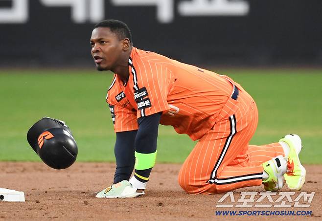 10일 대전 한화생명볼파크에서 열린 한화와 KIA의 경기. 1회말 한화 페라자가 2루를 훔치고 있다. 대전=박재만 기자 pjm@sportschosun.com/2026.04.10/