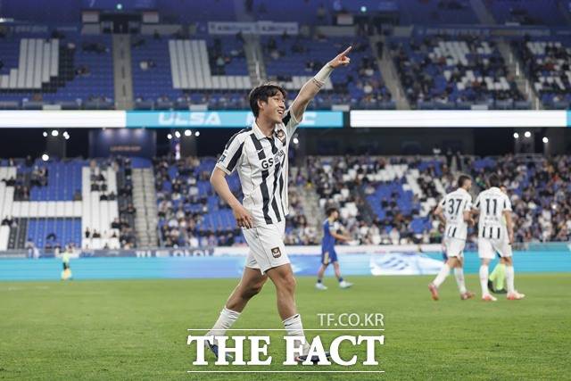 올 시즌 FC서울 유니폼을 입은 윙어 송민규는 '기동볼' 공격에 활력을 불어넣으며 팀 상승세를 주도하고 있다./K리그