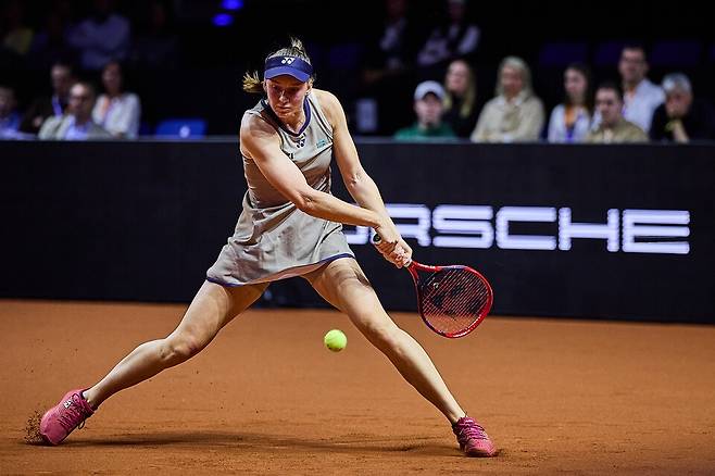 매치 포인트 위기를 극복하고 4강에 오른 엘레나 리바키나. 게티이미지