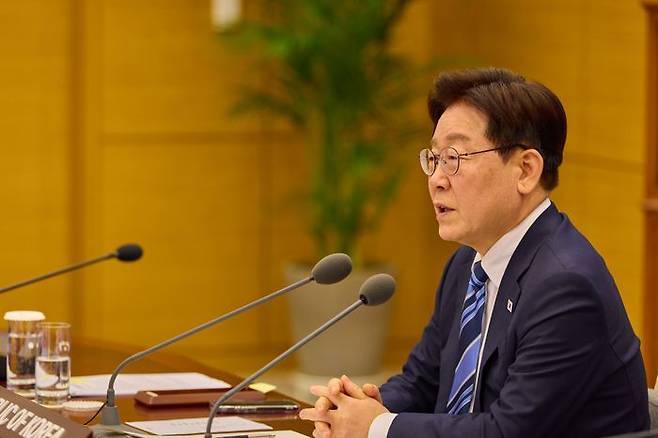 이재명 대통령이 17일 청와대에서 프랑스·영국이 주도하는 호르무즈 해협 자유 항행에 관한 화상 정상회의를 하고 있다. ⓒ청와대