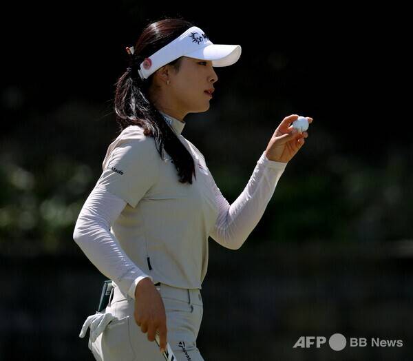 2026년 미국여자프로골프(LPGA) 투어 JM이글 LA 챔피언십 우승에 도전하는 윤이나 프로가 2라운드에서 경기하는 모습이다. 사진제공=ⓒAFPBBNews = News1 (사진을 무단으로 사용하지 마십시오.)