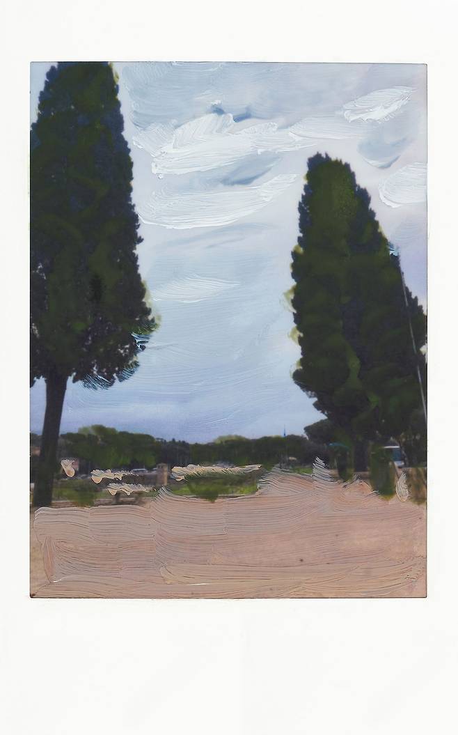 Meditation on the Road 길 위에서, 폴라로이드 위에 유채, 85x53㎜, 2025년. [사진 뮤지엄한미]