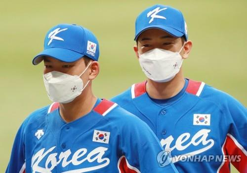 도쿄 올림픽 당시 대표팀에 승선했던 김진욱(왼쪽)과 이의리. / 사진=연합뉴스