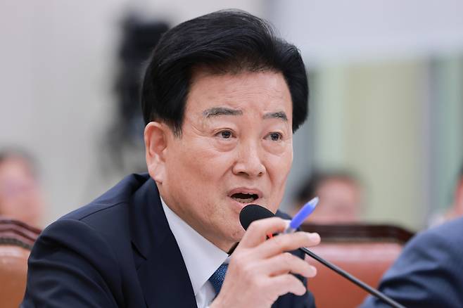 정동영 통일부 장관이 지난 15일 국회에서 열린 외교통일위원회 전체회의에서 의원 질의에 답하고 있다. [연합뉴스]