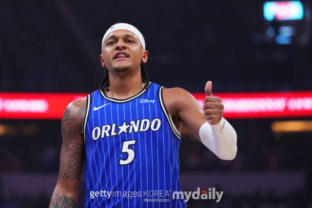 18일 샬럿과 경기에서 득점 후 엄지손가락을 치켜세우는 올랜도 매직의 파올로 반케로. /게티이미지코리아