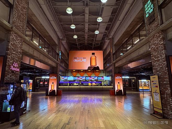 10일 오전 서울 강남구 코엑스 메가박스의 모습. 관객이 없이 썰렁하다. 정주원 기자