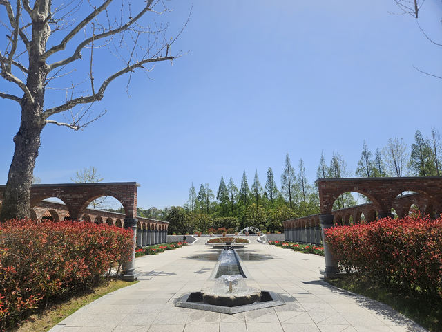 분수가 퐁퐁 솟는 스페인정원.