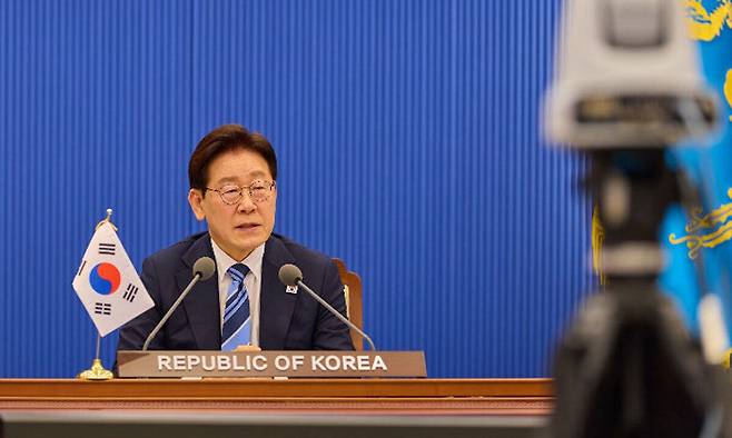 이재명 대통령이 17일 청와대에서 프랑스·영국이 주도하는 호르무즈 해협 자유항행에 관한 화상 정상회의를 하고 있다. 연합뉴스