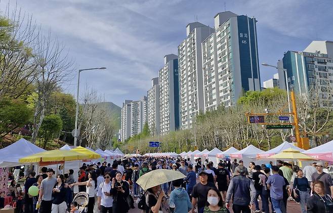 군포철쭉축제 차없는 거리  : 사진 = 손대선 기자