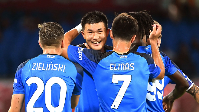 김민재가 2023년 5월 5일 나폴리 소속으로 이탈리아 세리에A 정상에 오른 뒤 기뻐하고 있다. 게티이미지코리아