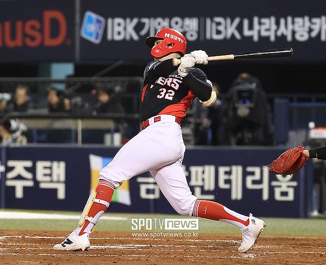 ▲ 데일은 17일과 18일 3실책은 물론, 타석에서도 안타를 기록하지 못하는 등 고전했다 ⓒ곽혜미 기자