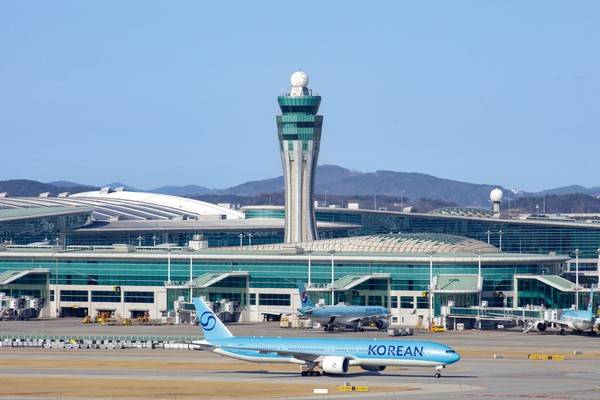 인천국제공항 제2여객터미널 계류장에서 항공기들이 이동하고 있다. [사진=인천공항공사]