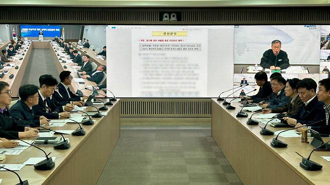 코레일이 17일 오후 전국 영상회의를 열고 여름철 이상기후 대비 안전관리 대책을 점검했다. (사진= 코레일)