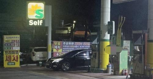 지난주 도내 한 주유소의 휘발유와 경유의 가격이 2000원을 넘겼다. 사진=김경수 기자
