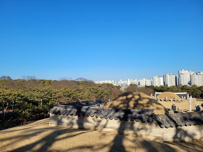 ▲ 경종릉과 선의왕후릉 후면