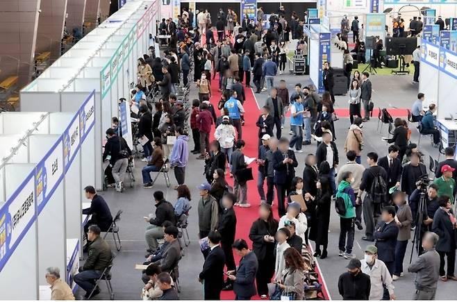 ▲ 지난해 10월 만인당에서 열린 '2025 포항일자리박람회'