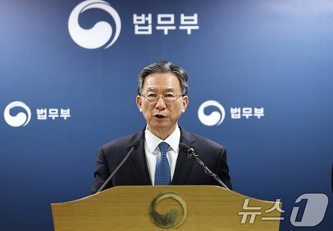 정성호 법무부 장관이 3일 오후 경기도 정부과천청사 법무부에서 ‘2030 이민정책 미래전략‘을 발표하고 있다. 2026.3.3 ⓒ 뉴스1 구윤성 기자