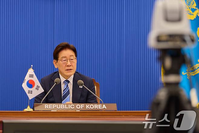 이재명 대통령이 17일 청와대에서 프랑스와 영국 주도로 열린 '호르무즈 해협 자유항행' 정상회의에 참석해 발언하고 있다. (청와대 제공. 재판매 및 DB 금지) 2026.4.17 ⓒ 뉴스1 허경 기자