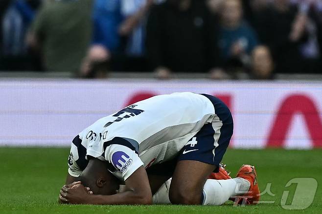 토트넘 홋스퍼가 19일(한국시간) 열린 2025-26 EPL 브라이튼과 홈 경기에서 후반 50분 동점 골을 허용하며 2-2로 비겼다. ⓒ AFP=뉴스1