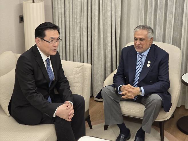 정연두 외교전략정보본부장이 이달 18~19일 튀르키예 남부 안탈리아에서 개최된 '제5차 안탈리아 외교포럼'에 참석했다. 다르 파키스탄 부총리 겸 외교장관(오른쪽) (외교부 제공)