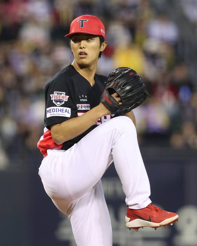 KIA 이의리가 17일 잠실구장에서 열린 2026 KBO리그 정규시즌 두산과 경기에서 역투하고 있다. 사진 | KIA 타이거즈