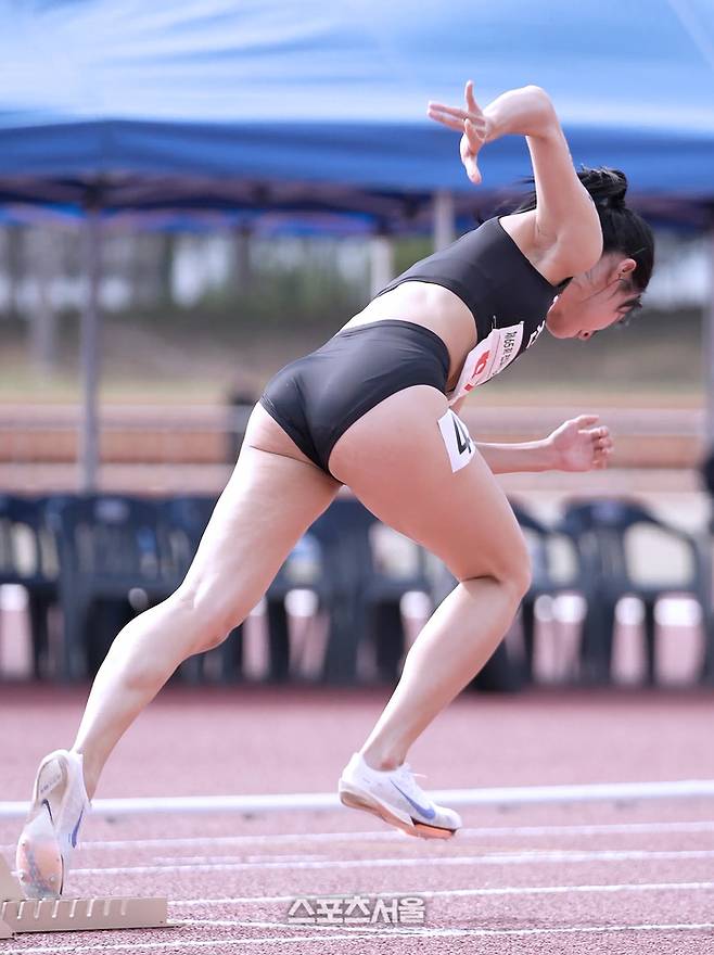 ‘육상 카리나’ 김민지, 진도군 명예 걸고 200m 동메달 획득