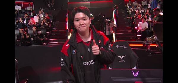 19일 서울 종로구 롤파크에서 열린 2026 리그 오브 레전드 챔피언스 코리아(LCK) 정규시즌 1경기 3세트에서 농심 레드포스가 한진 브리온과의 풀세트 혈투 끝에 2대1 역전승을 거두며 시즌 4승째를 챙겼다. (한진브리온 & 농심레드포스=1:2)./사진=네이버 치지직 라이브영상 캡처