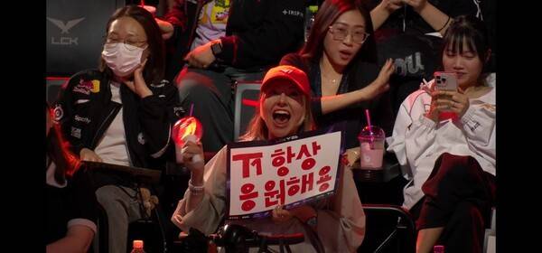 19일 서울 종로구 롤파크에서 열린 '2026 리그 오브 레전드 챔피언스 코리아(LCK)' 정규 시즌 2경기 2세트에서 T1이 키움 DRX를 상대로 운영 완성도와 교전 집중력을 동시에 끌어올리며 2대0 완승을 거뒀다. (T1 & 키움DRX = 2:0)./사진=네이버 치지직 라이브영상 캡처