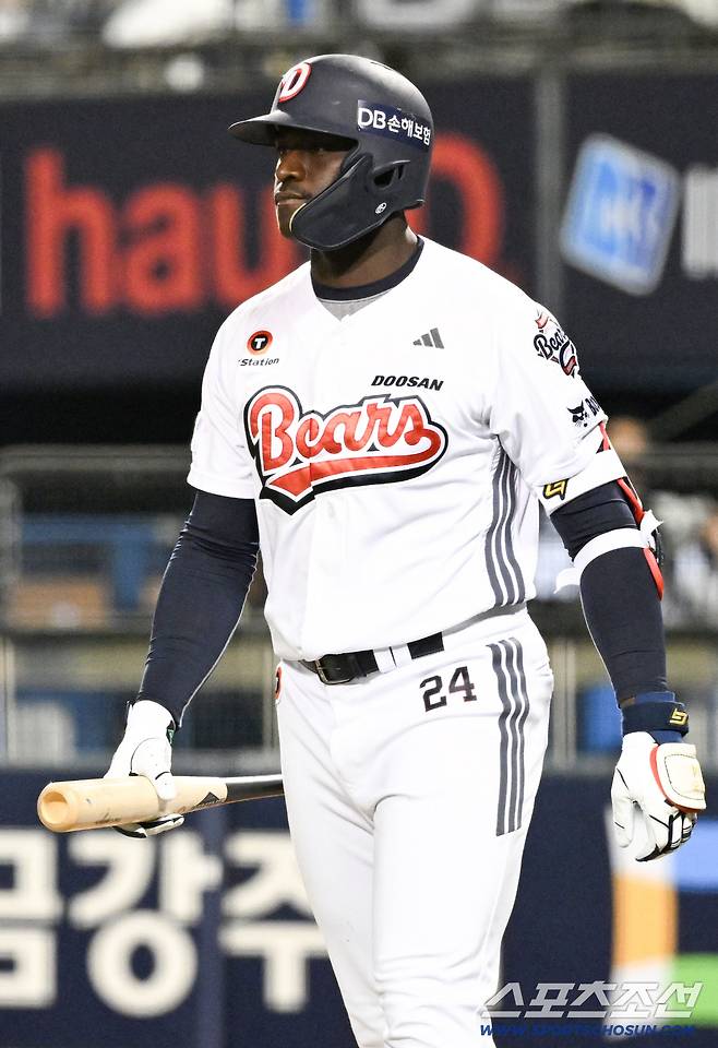 18일 잠실구장에서 열린 두산과 KIA의 경기. 두산 카메론이 숨을 고르고 있다. 잠실=박재만 기자 pjm@sportschosun.com/2026.04.18/