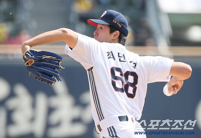 19일 서울 잠실구장에서 열린 KIA-두산전. 두산 선발투수 최민석이 투구하고 있다. 잠실=정재근 기자 cjg@sportschosun.com/2026.4.19/