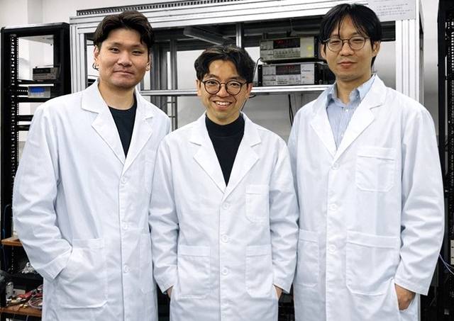 유무진(왼쪽부터) 박사후연구원, 김갑진 교수, 박민규 연구교수. KAIST 제공.