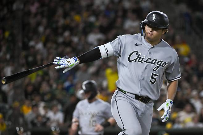 <yonhap photo-3705="">일본인 장타자 무라카미 무네타카(26·시카고 화이트삭스)가 두 경기 연속 홈런을 쳤다. 타율은 여전히 2할 대 초반이다. Mandatory Credit: Ed Szczepanski-Imagn Images/2026-04-18 13:36:01/ <저작권자 ⓒ 1980~2026 ㈜연합뉴스. 무단 전재 재배포 금지, AI 학습 및 활용 금지></yonhap>