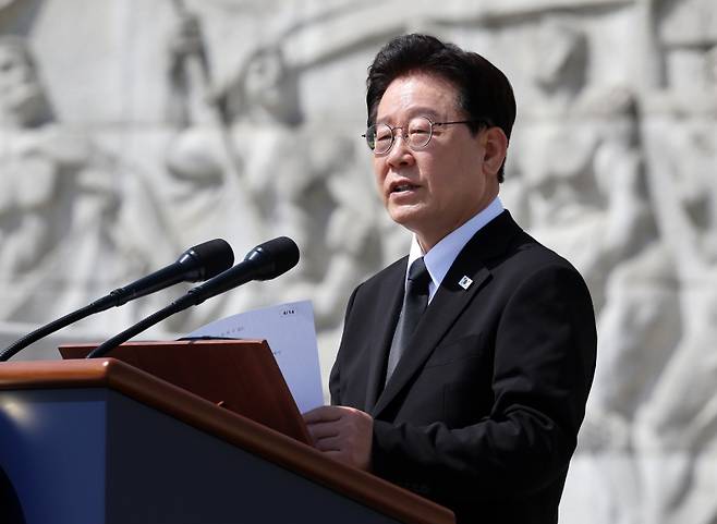 이재명 대통령이 19일 서울 강북구 국립 4·19민주묘지에서 열린 4·19혁명 기념식에서 기념사를 하고 있다. 연합뉴스