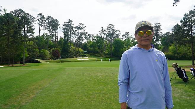 아멘 코너 시작인 11번 홀 페어웨이에서 바라본 12번 홀 그린. 유서 깊은 벤 호건 브릿지가 보인다.