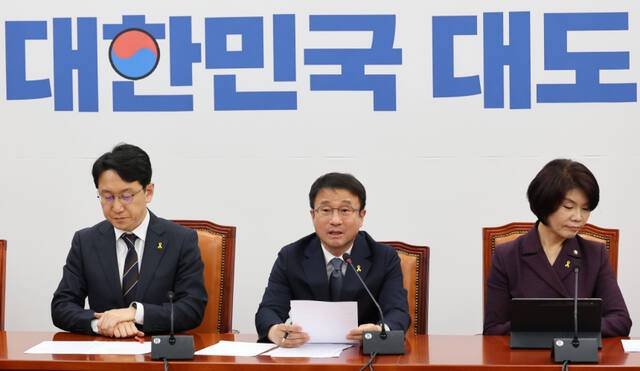 더불어민주당 한병도 원내대표가 16일 국회에서 열린 정책조정회의에서 발언하고 있다. 연합뉴스