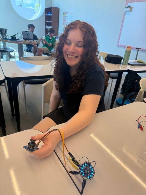 그린 스쿨의 재학생이 공학 수업을 수강하는 모습. <출처=그린스쿨 홈페이지>