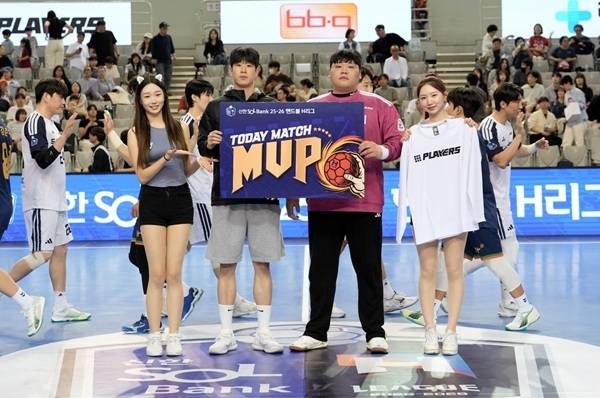 사진 경기 MVP 두산 김동욱