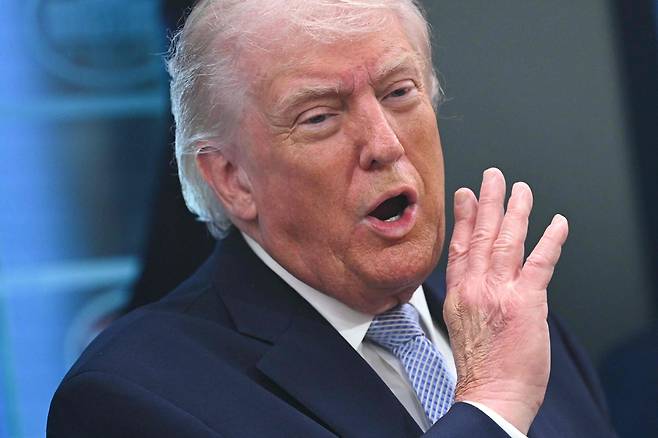 도널드 트럼프 미국 대통령이 지난 6일(현지시간) 워싱턴DC 백악관 제임스 S. 브래디 기자회견장에서 이란 분쟁에 대해 발언하고 있다. [AFP]