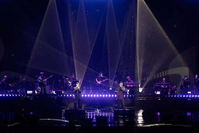 [서울=뉴시스] 이적·김진표 '패닉'. (사진 = 뮤직팜 엔터테인먼트 제공) 2026.04.19 photo@newsis.com *재판매 및 DB 금지