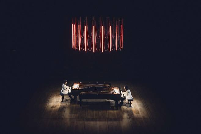 라베크 자매의&nbsp;‘장 콕토 3부작’.&nbsp; &nbsp; &nbsp; &nbsp;LG아트센터 서울 제공