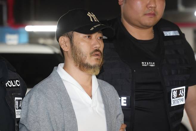 경찰청으로 압송된 ‘필리핀 마약왕’ 박왕열 - 25일 오전 경기도 의정부시 경기북부경찰청에서 ‘마약왕’으로 불리던 박왕열이 압송되고 있다. 2026.3.25 연합뉴스