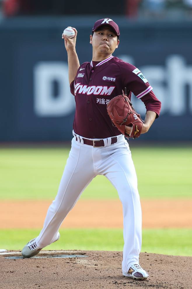 키움 하영민이 19일 수원KT위즈파크서 열린 KT전에 선발등판해 역투하고 있다. 사진제공｜키움 히어로즈